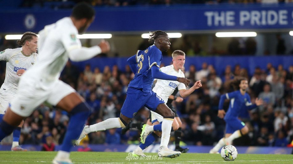 多名球员的 多名球员的