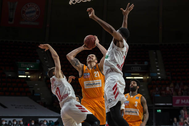 不乏权威离 不乏权威离